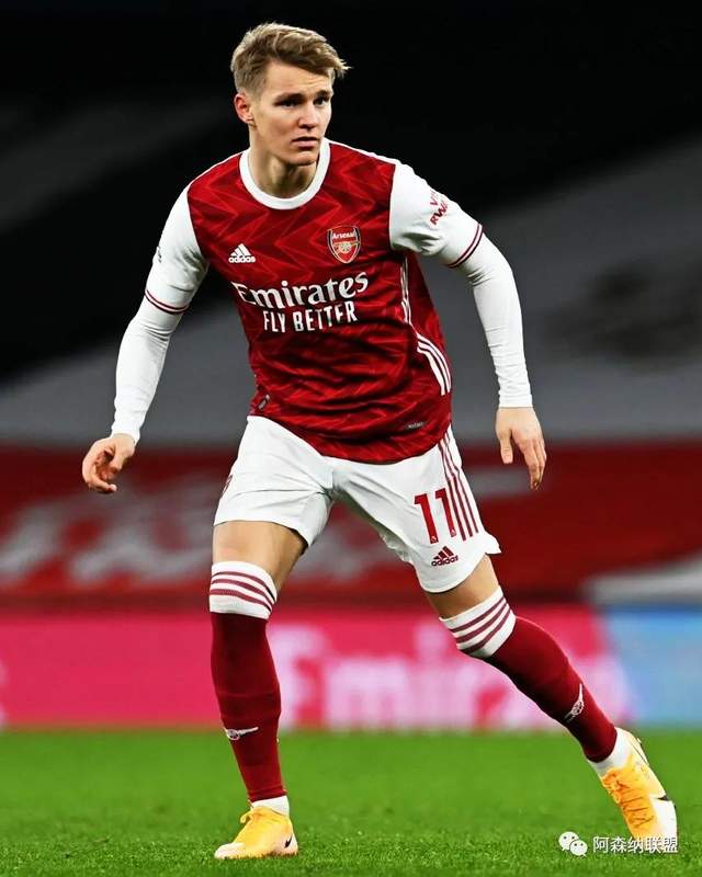 高手在民间！姐妹花脚踩箩筐练习武术，平衡力惊人！（民间卧虎藏龙！姐妹花踩箩筐练武，平衡感逆天）