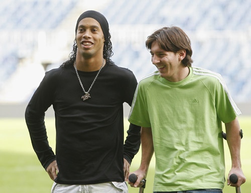 NBA：勇士主场击败小牛 库里三分火力全开（NBA：勇士主场击退小牛 库里三分如雨）