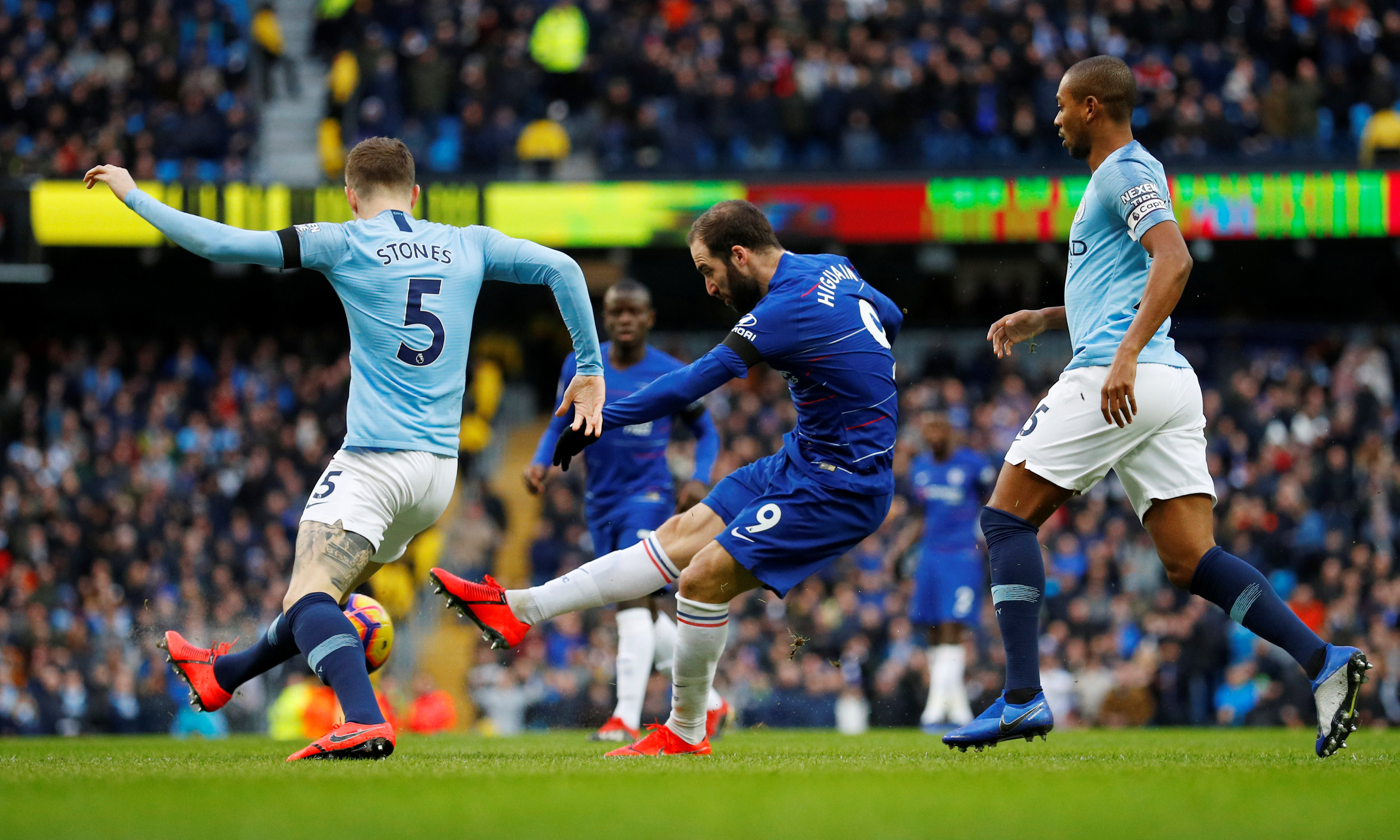 NBA：湖人加时战胜掘金 詹姆斯全场拿下38分（湖人加时力克掘金，詹姆斯砍下38分）