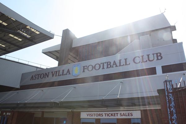 德拉富恩特：我们和皇马队医保持联系，赫伊森暂时不离队（德拉富恩特：正与皇马队医沟通，赫伊森暂不离队）