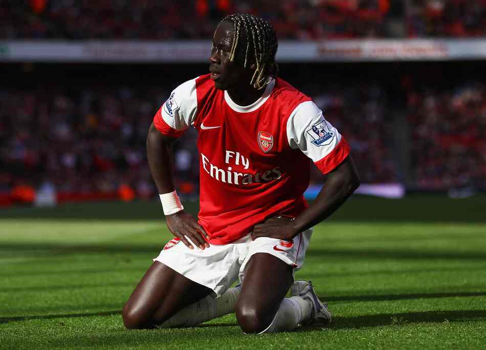 澳超半场：埃利奥特自摆乌龙，中央海岸水手1-1奥克兰FC（澳超半场：埃利奥特送出乌龙，中央海岸水手与奥克兰FC1-1战平）