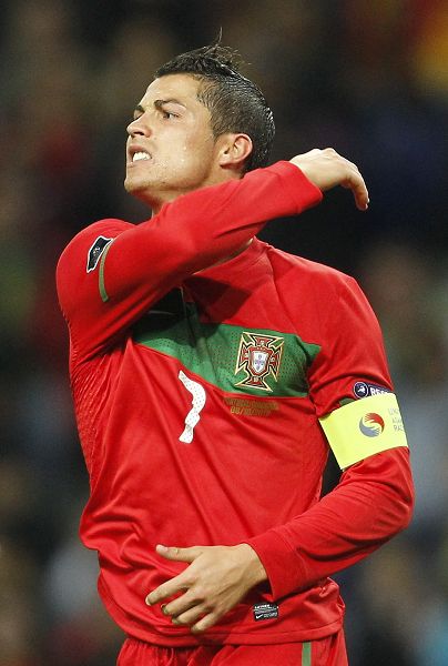 西媒：阿隆索要求皇马全队赛前在毕尔巴鄂过夜，引发球员不满（西媒曝阿隆索要求皇马赛前全队在毕尔巴鄂留宿，球员因此不满）