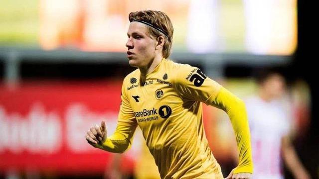 帕拉迪诺：我对下半场表现很满意，那不勒斯排榜首当之无愧（帕拉迪诺：下半场发挥令人满意，那不勒斯位居第一实至名归）