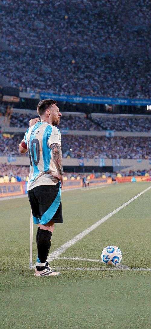 4场攻入3球，38岁瓦尔迪当选意甲11月最佳球员（4场3球！38岁瓦尔迪荣膺意甲11月最佳球员）