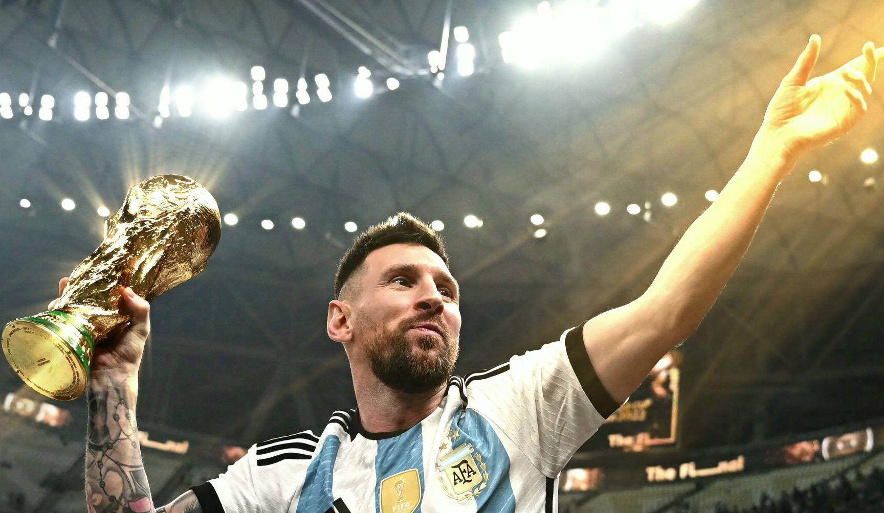 记者问批评球员是否担心更衣室反对，穆帅：你爸对你永远都很好？（被问批评球员会否引发更衣室不满，穆里尼奥反问：父亲会一直只说好话吗？）