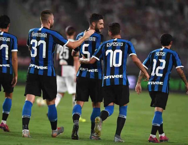 每体：一男子因假扮足球经纪人性侵61名未成年人被捕（每体：冒充足球经纪人的男子涉嫌性侵61名未成年人已被捕）